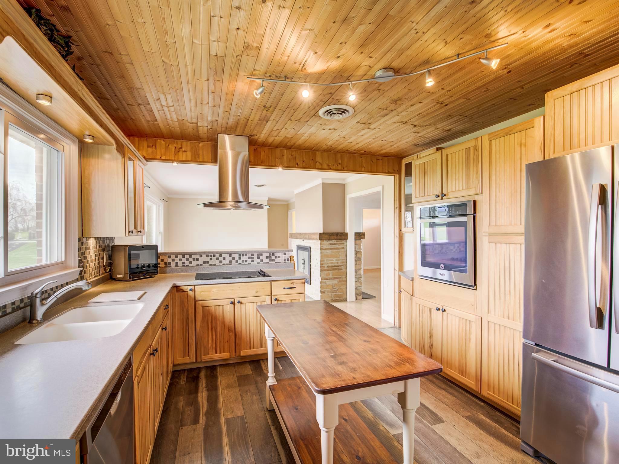 1233 Rosemont Dr