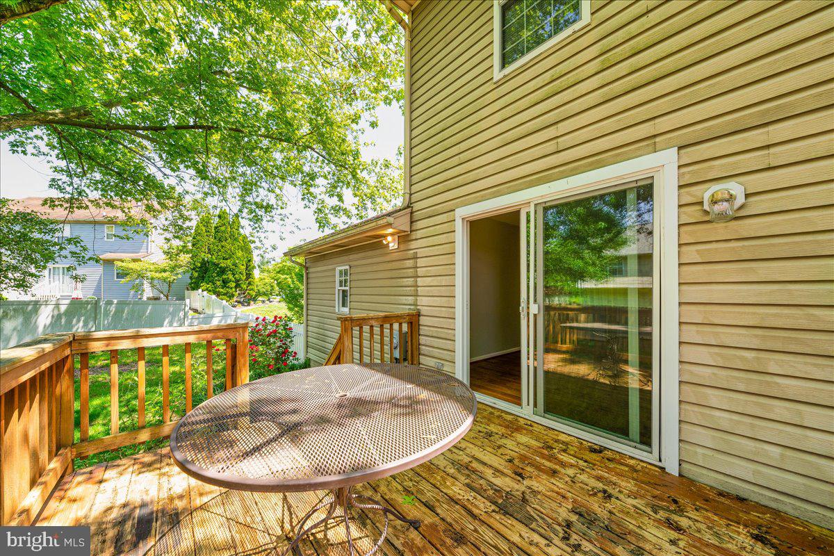 11 Robindale Dr