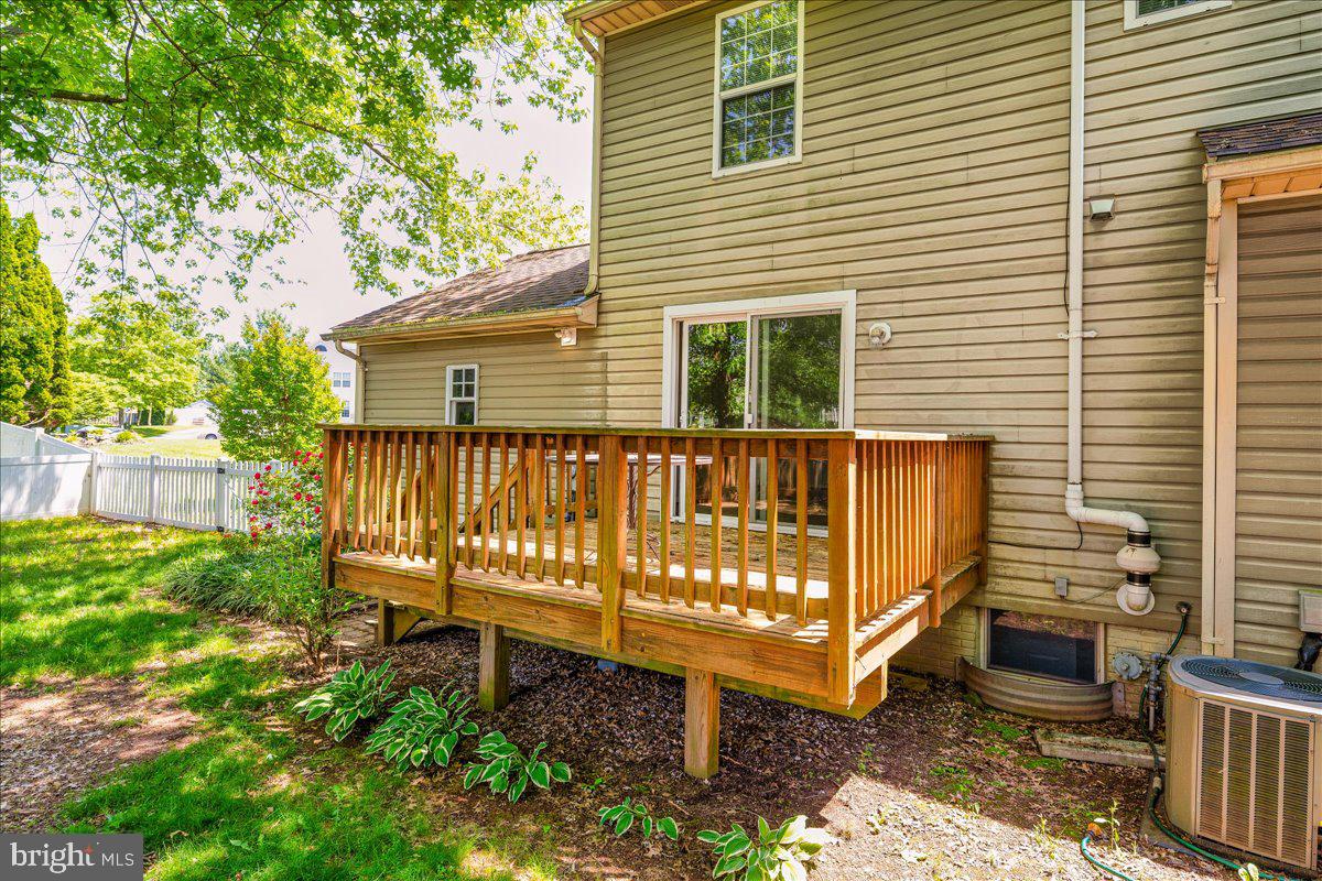 11 Robindale Dr