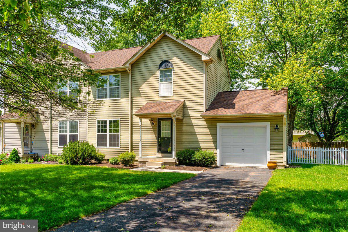 11 Robindale Dr
