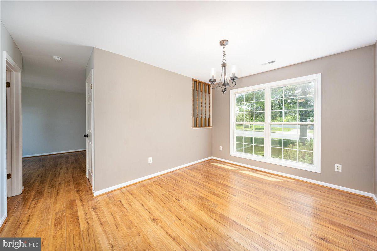 11 Robindale Dr