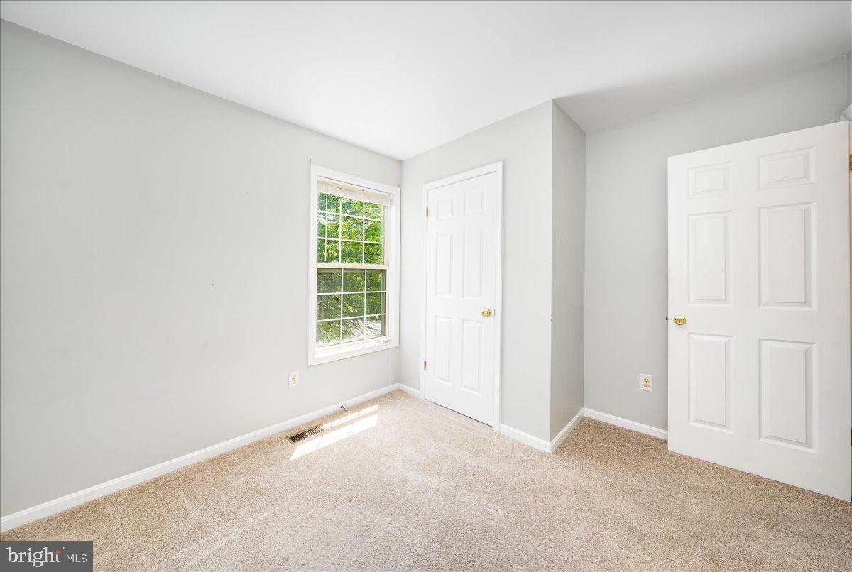 11 Robindale Dr