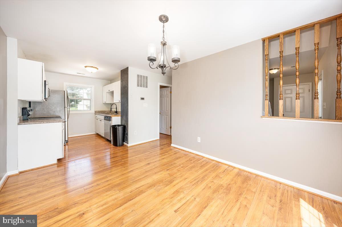 11 Robindale Dr