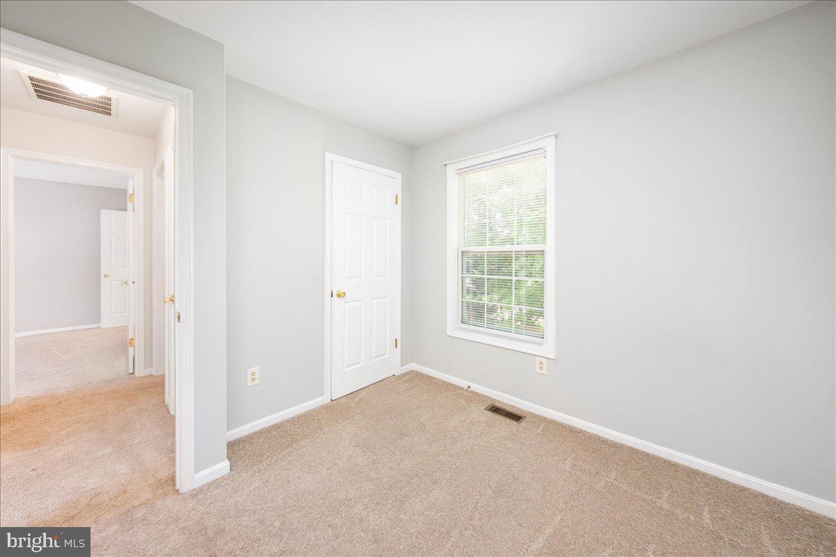 11 Robindale Dr
