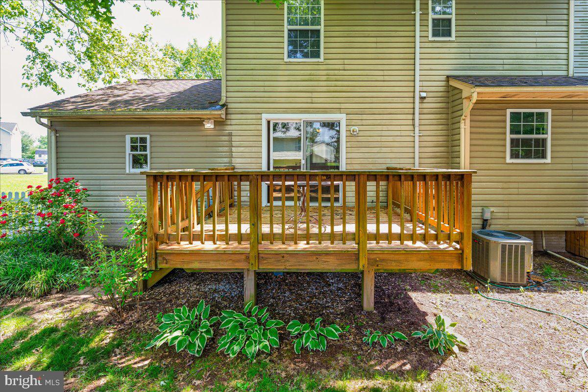 11 Robindale Dr