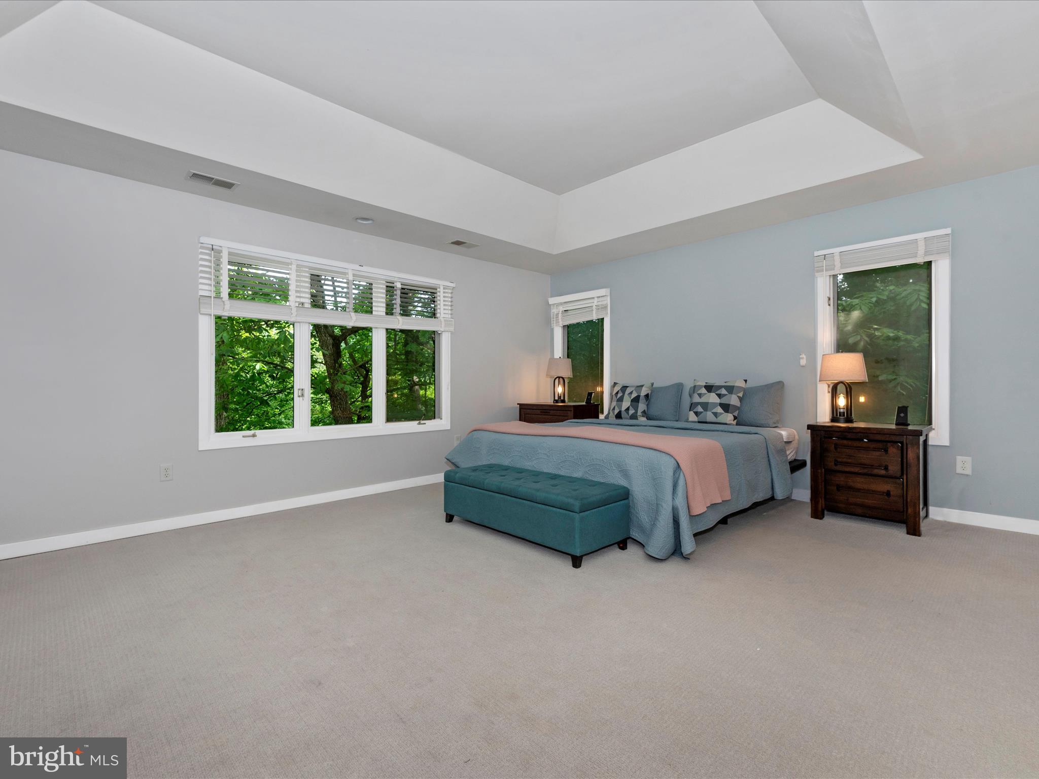 9715 Woodlake Pl