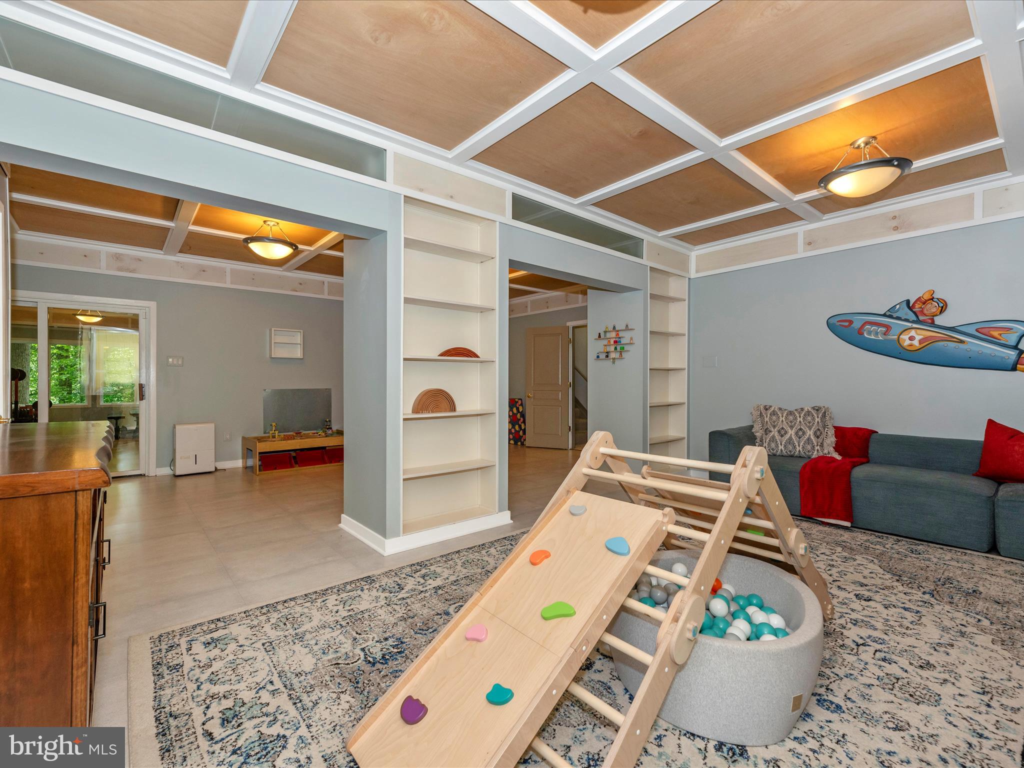 9715 Woodlake Pl