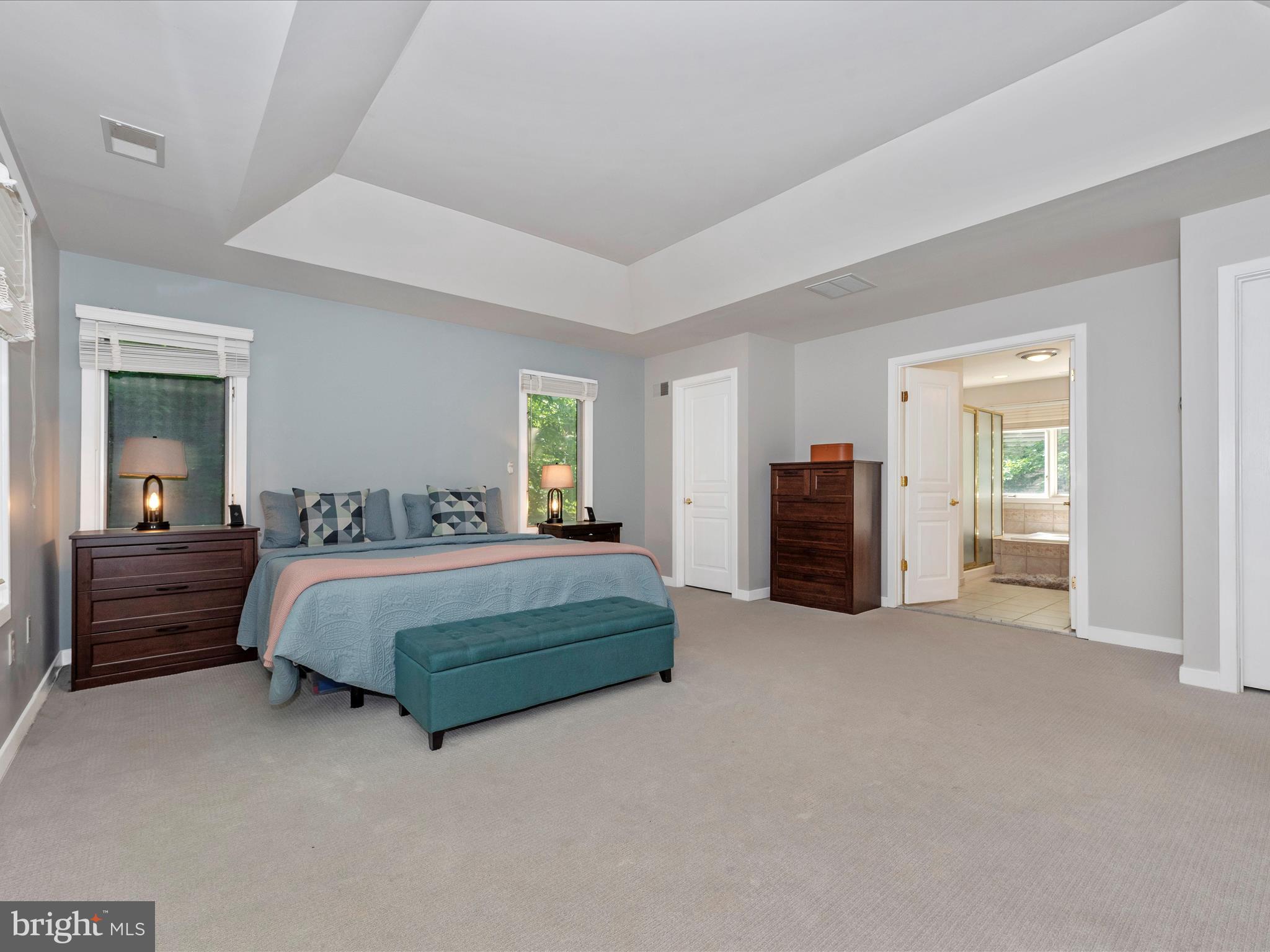 9715 Woodlake Pl