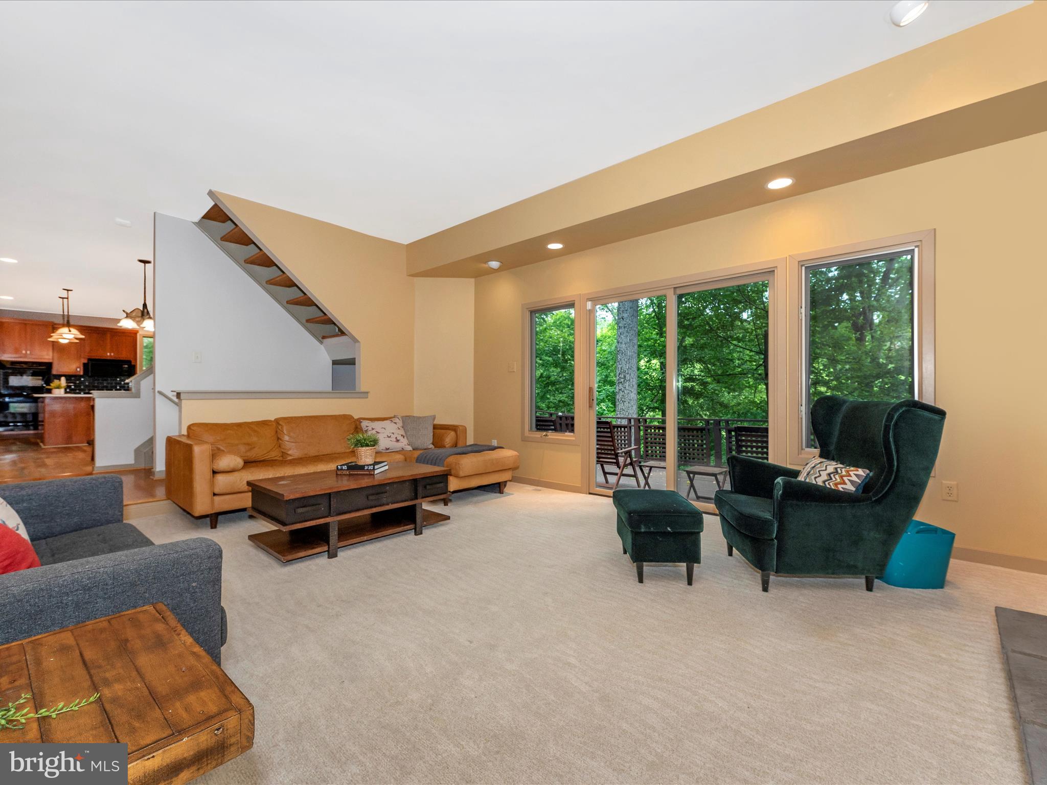 9715 Woodlake Pl