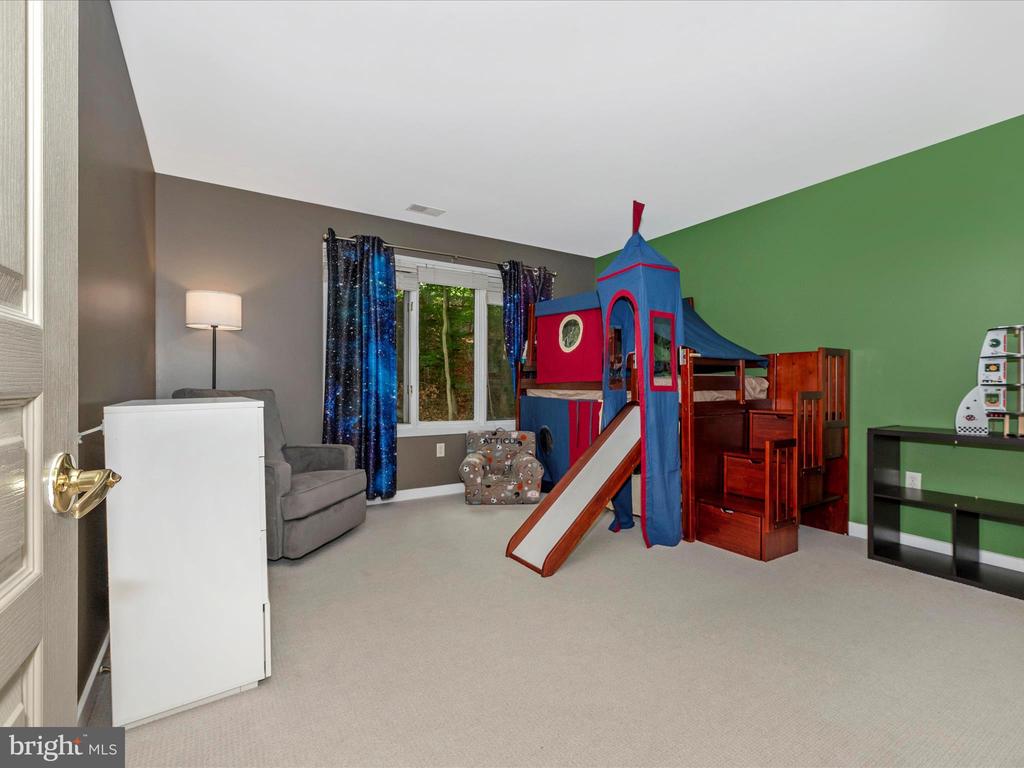 9715 Woodlake Pl