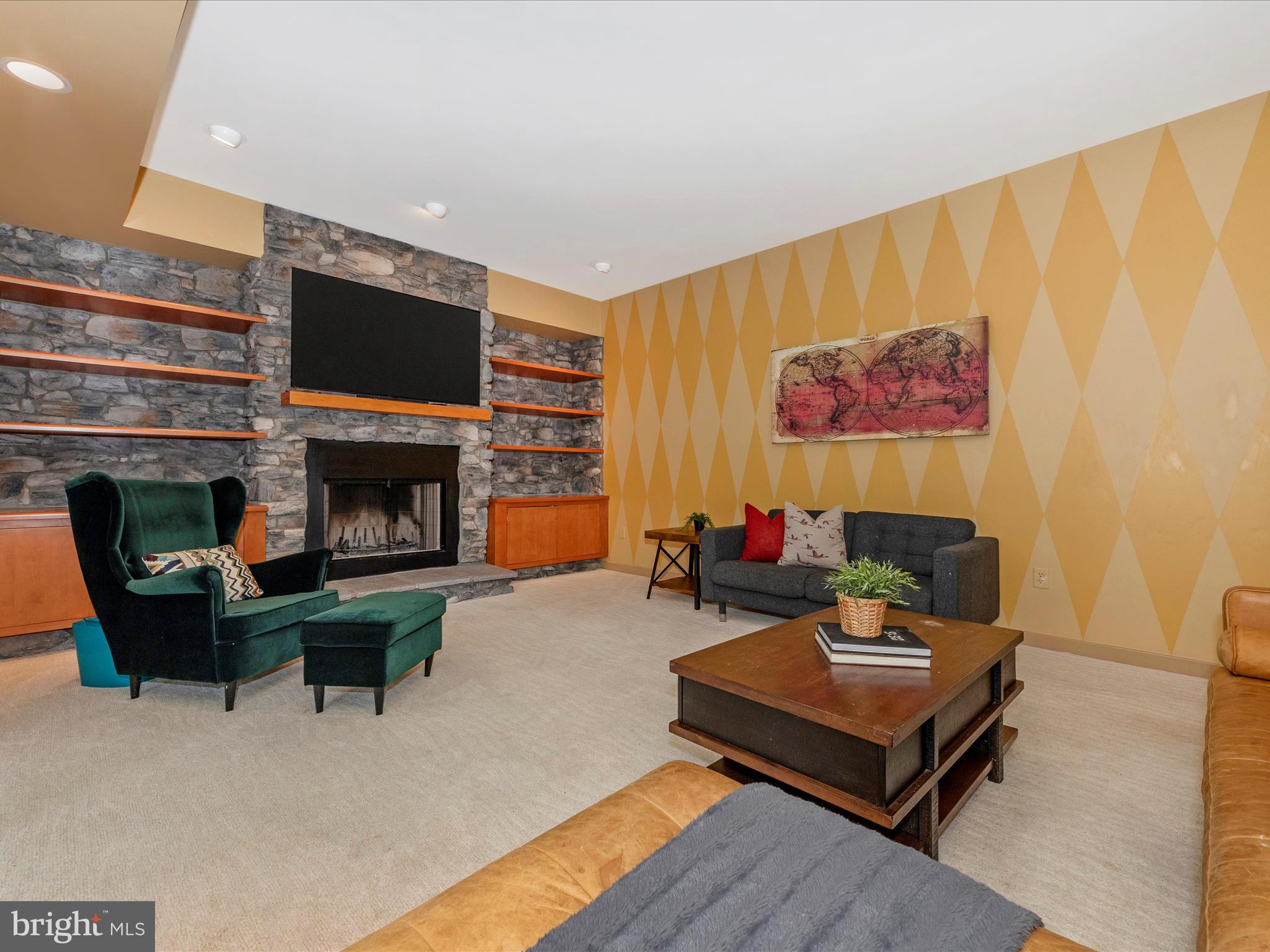 9715 Woodlake Pl