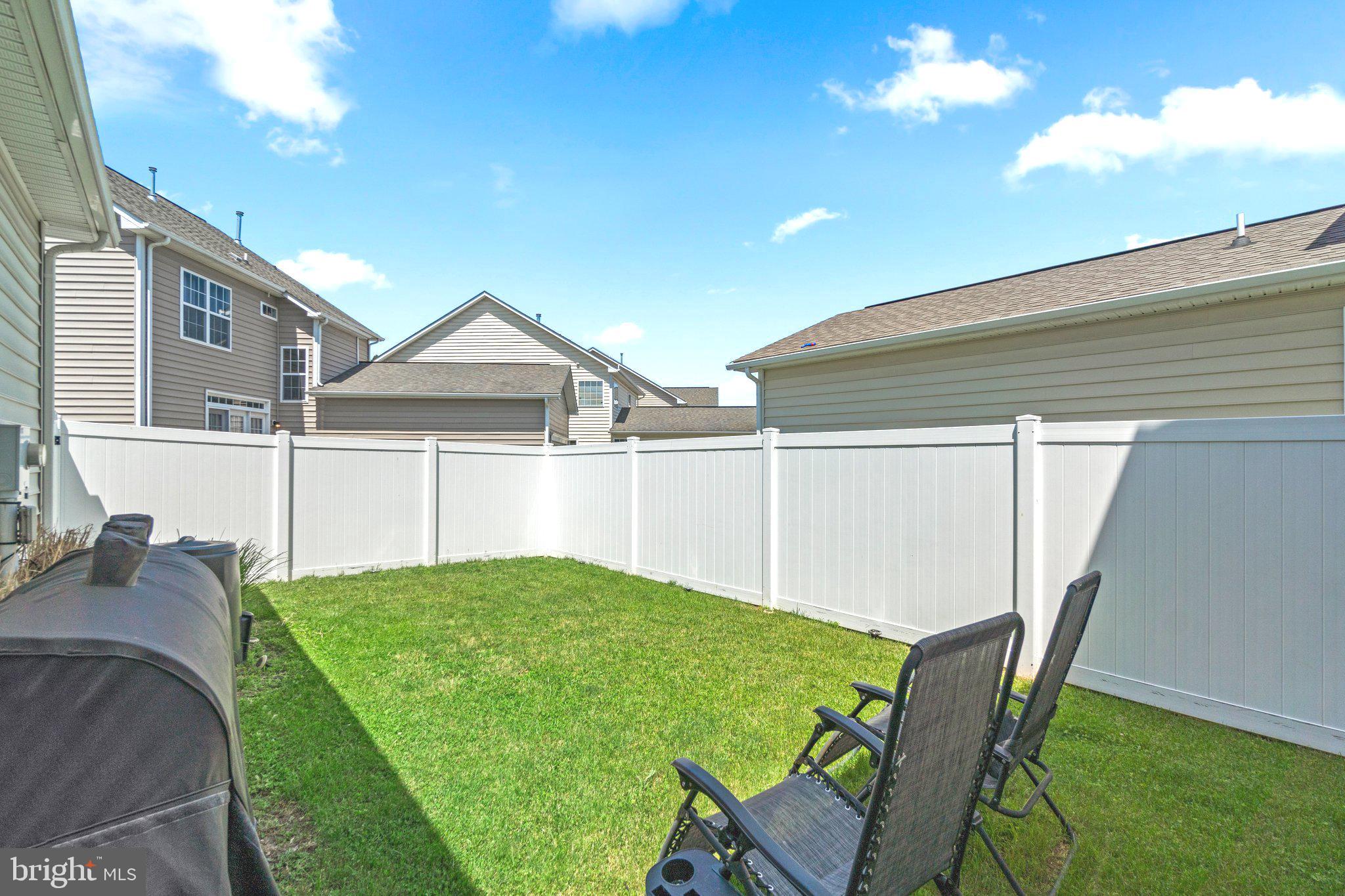 324 E Wainscot Dr