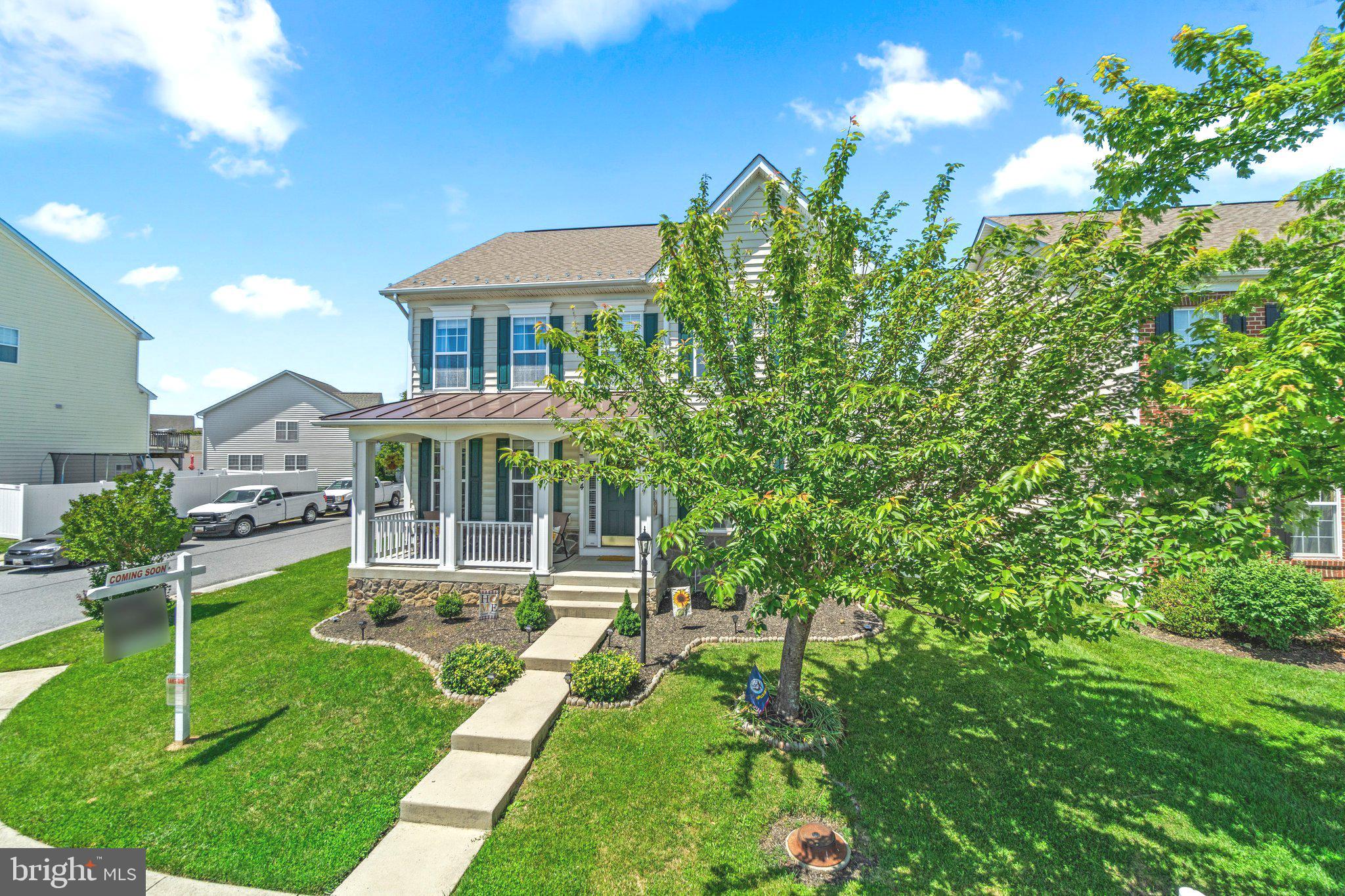 324 E Wainscot Dr