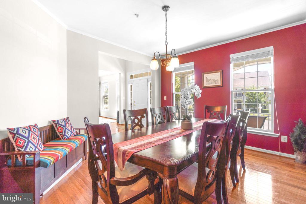 324 E Wainscot Dr