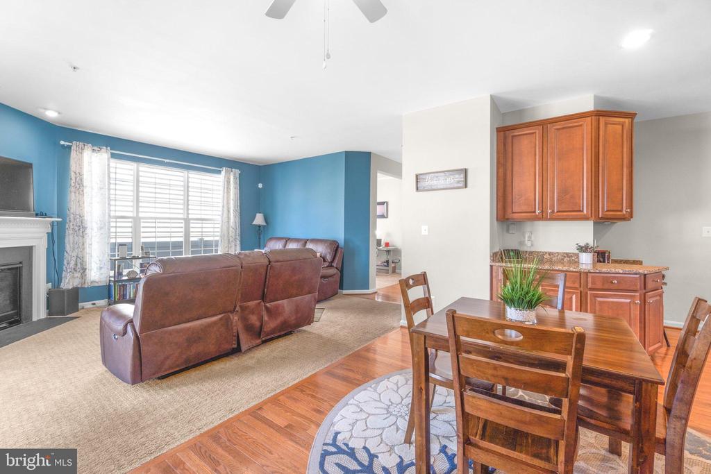 324 E Wainscot Dr