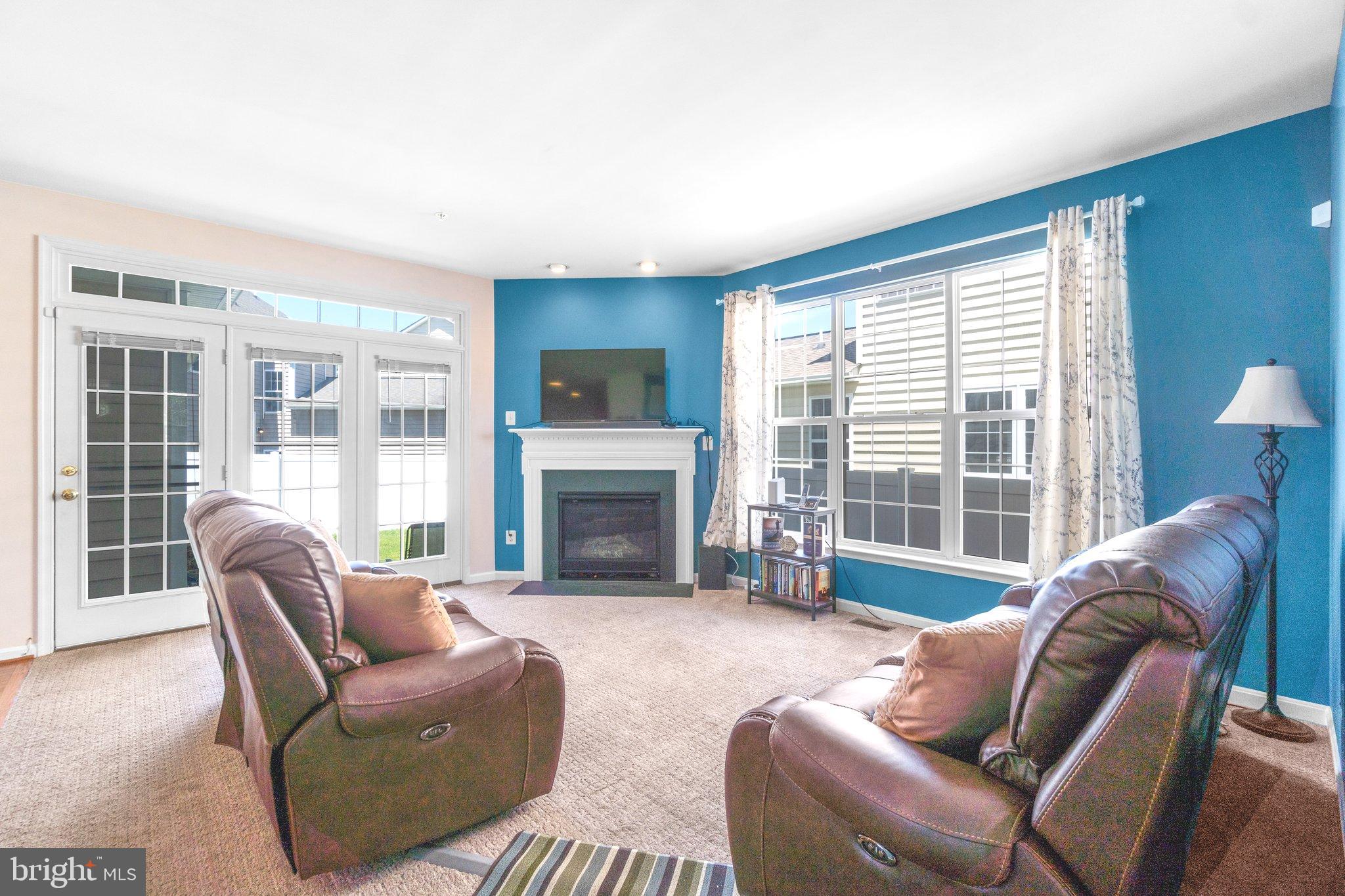 324 E Wainscot Dr