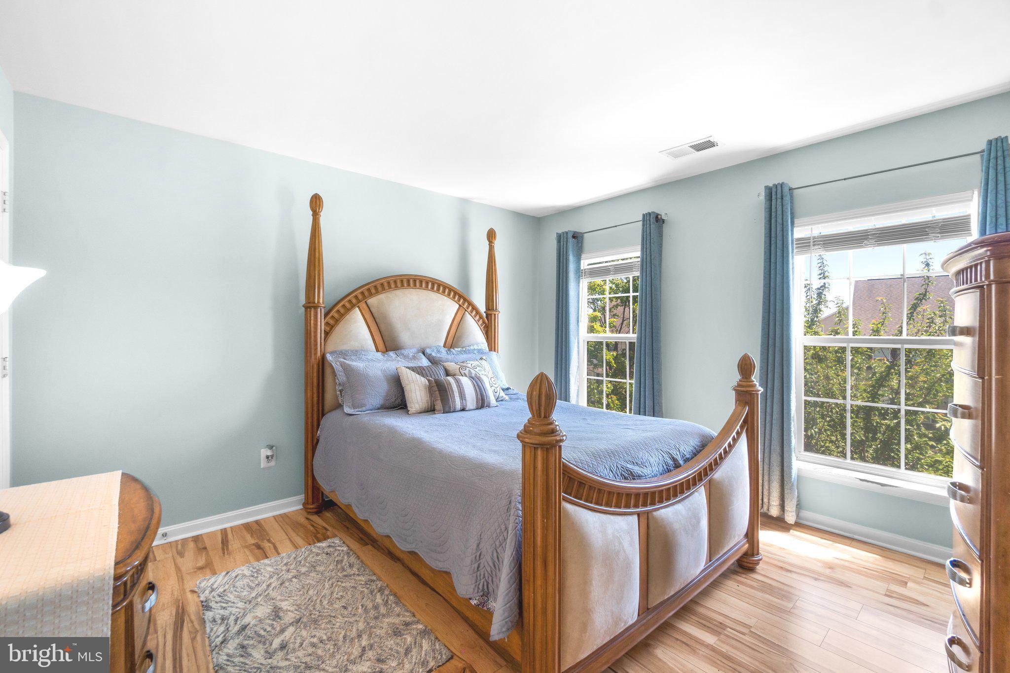324 E Wainscot Dr