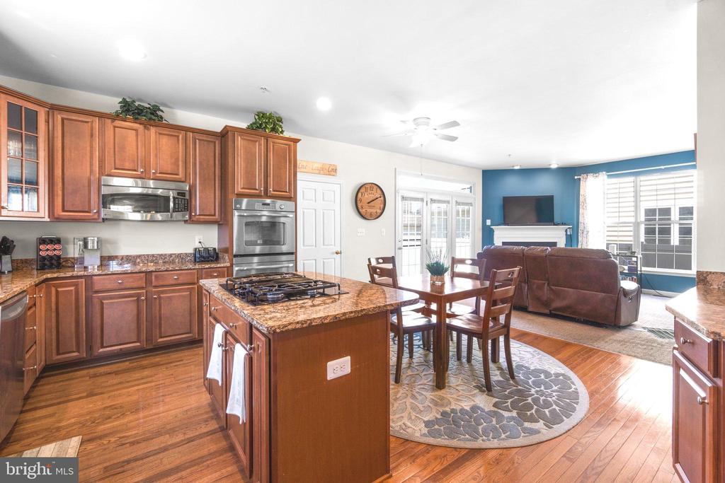 324 E Wainscot Dr