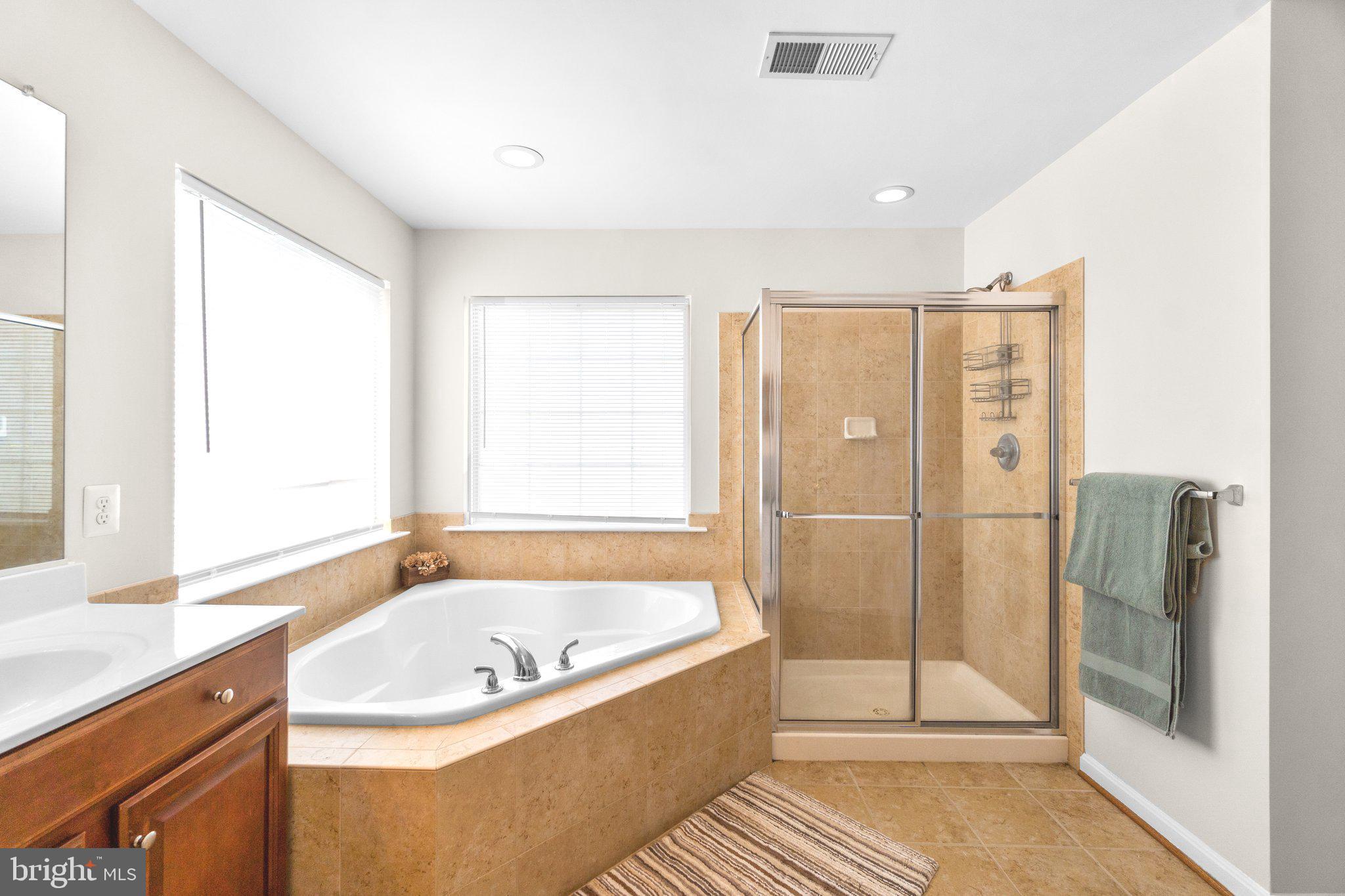 324 E Wainscot Dr