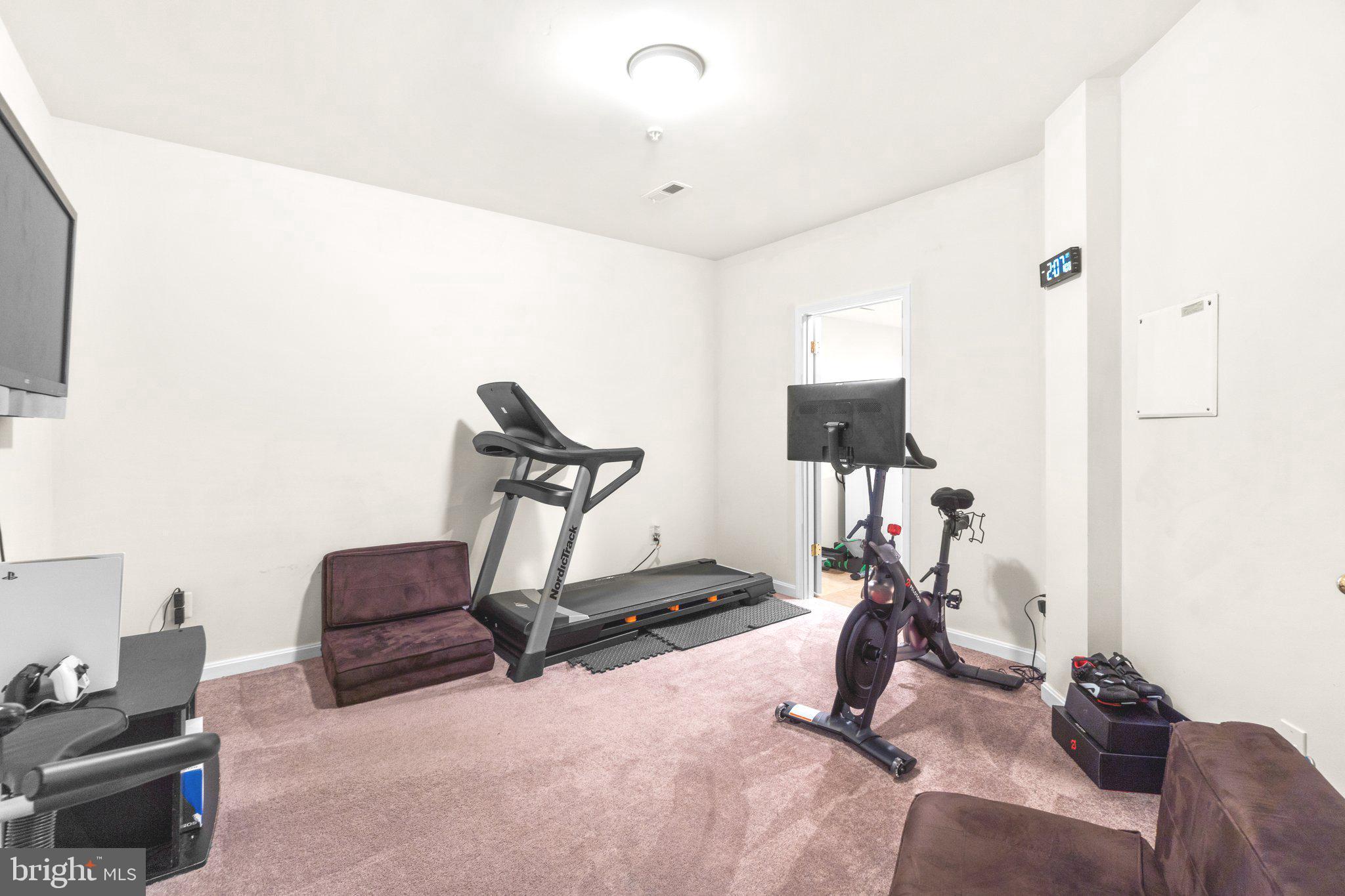 324 E Wainscot Dr