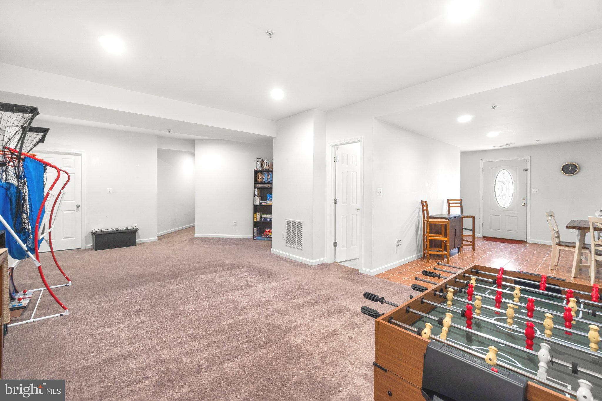 324 E Wainscot Dr