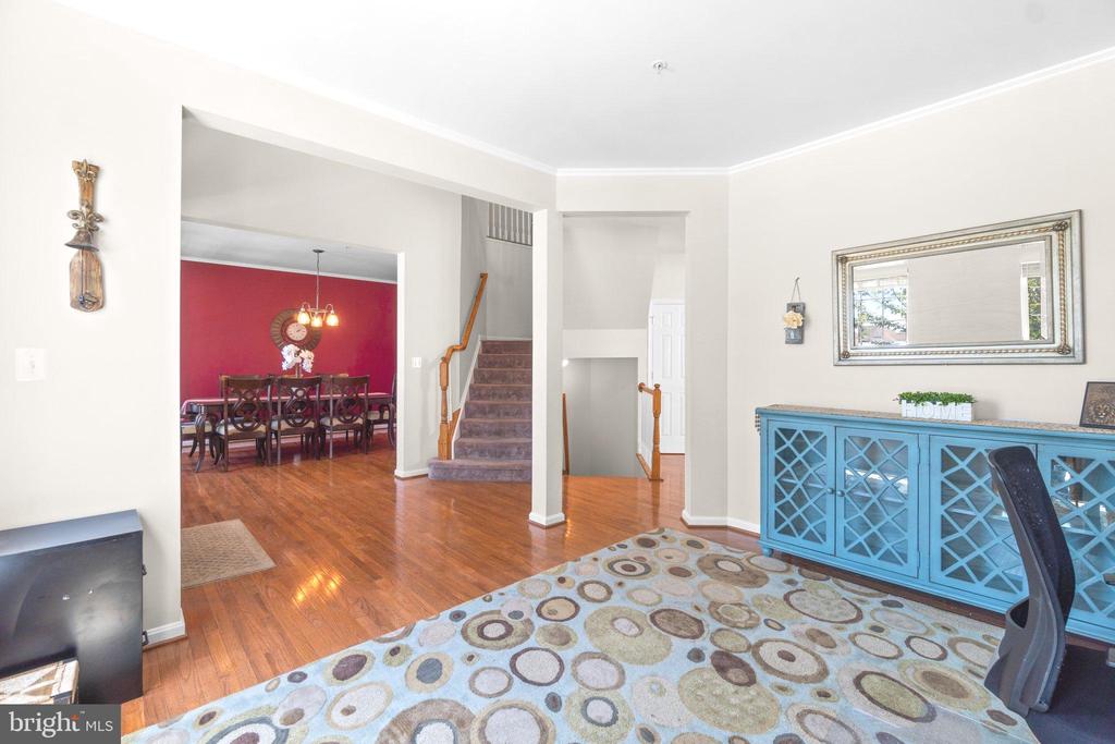 324 E Wainscot Dr
