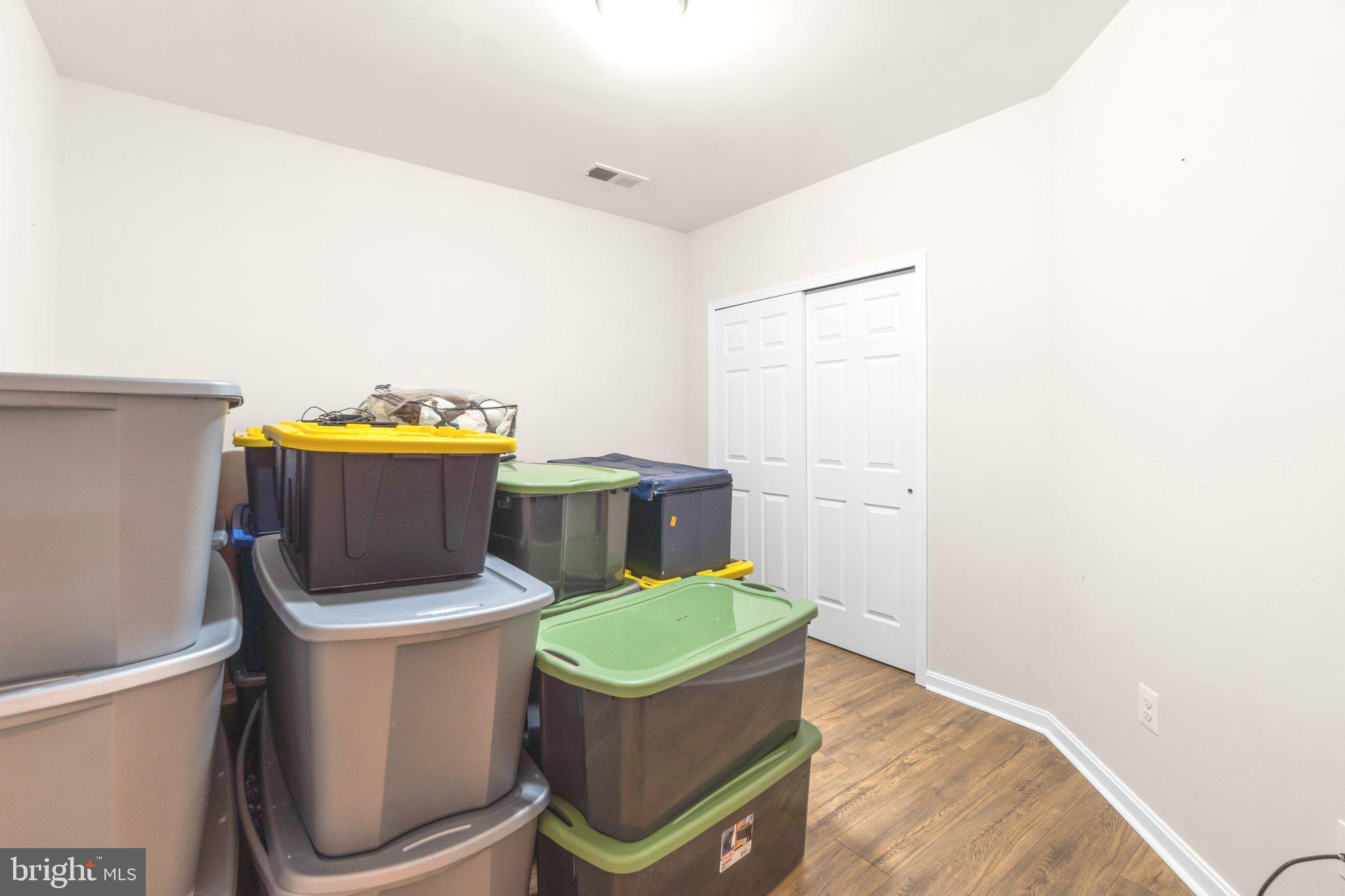 324 E Wainscot Dr
