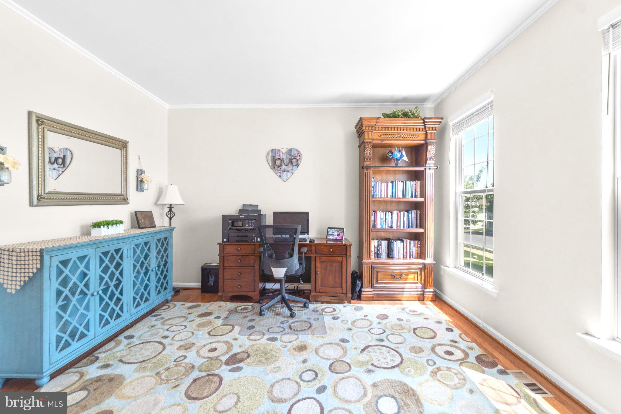 324 E Wainscot Dr