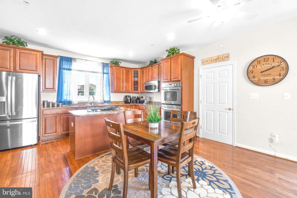 324 E Wainscot Dr