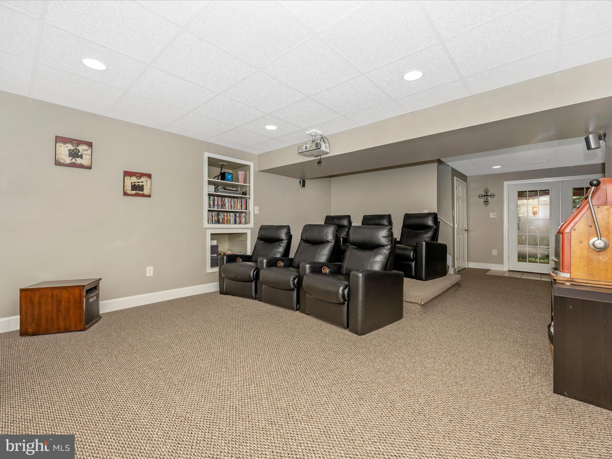 6139 Fieldcrest Dr