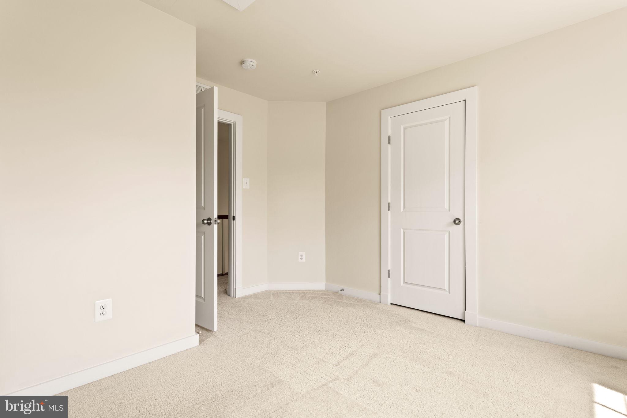 1112 SAXTON DR