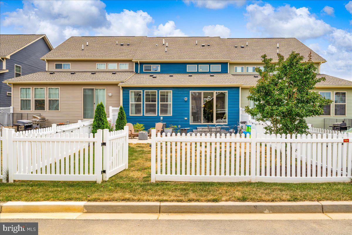 1203 Pennington Dr