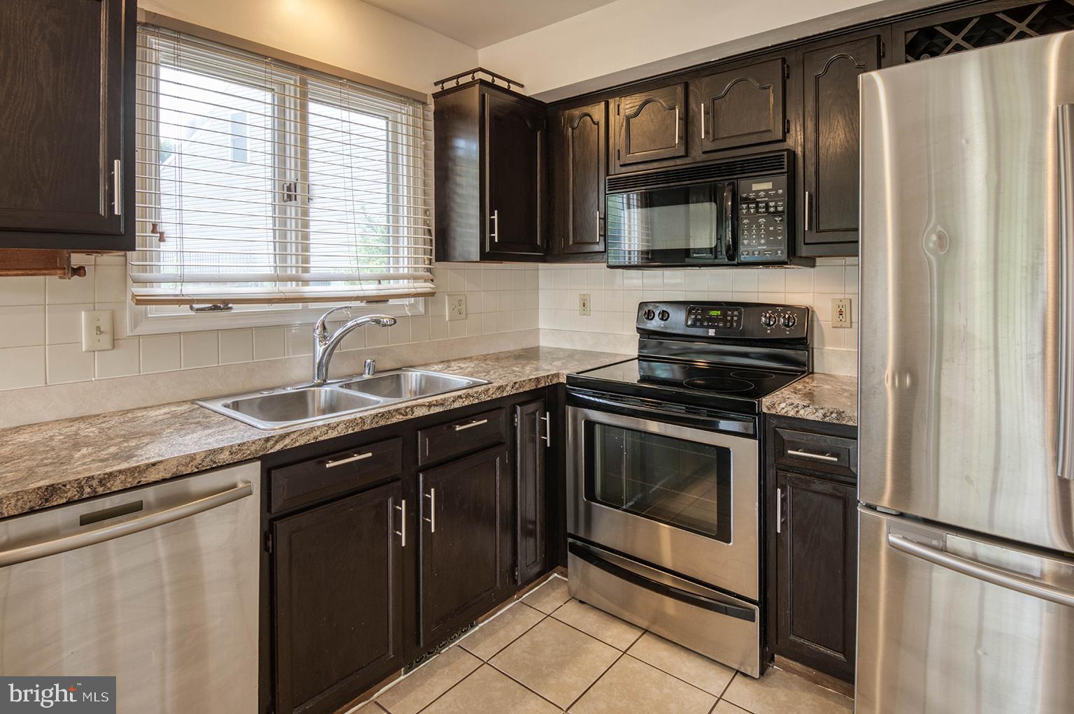 10391 MEADOWLAKE CIR