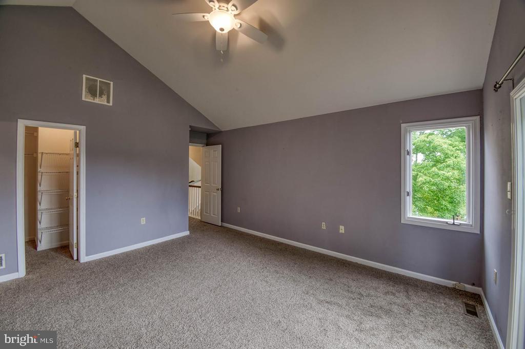 10391 MEADOWLAKE CIR