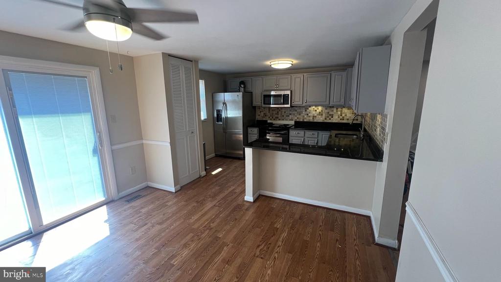 1758 CARRIAGE WAY