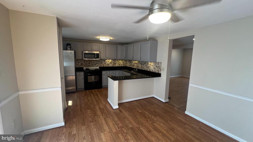 1758 CARRIAGE WAY