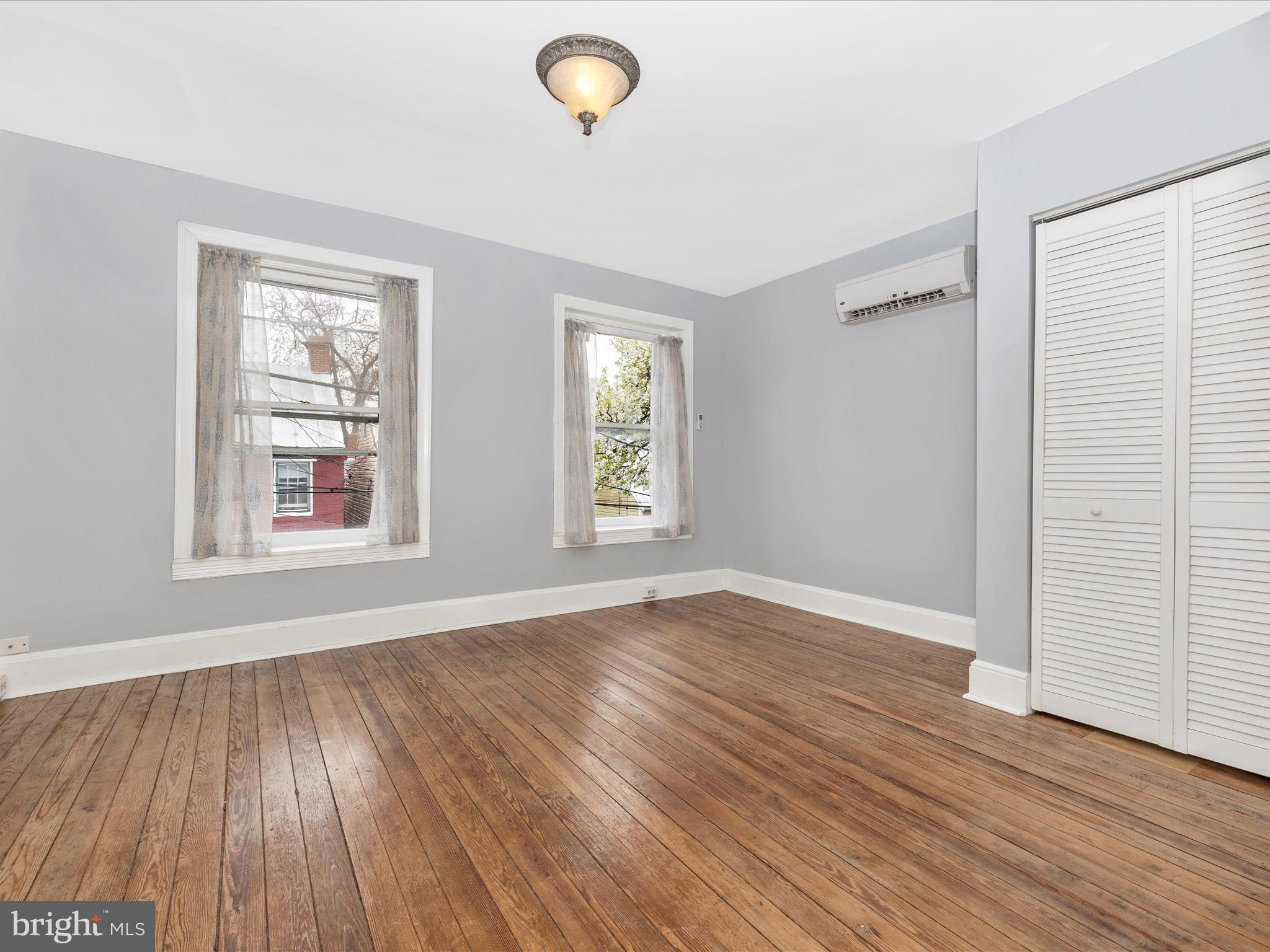 152 W ALL SAINTS ST