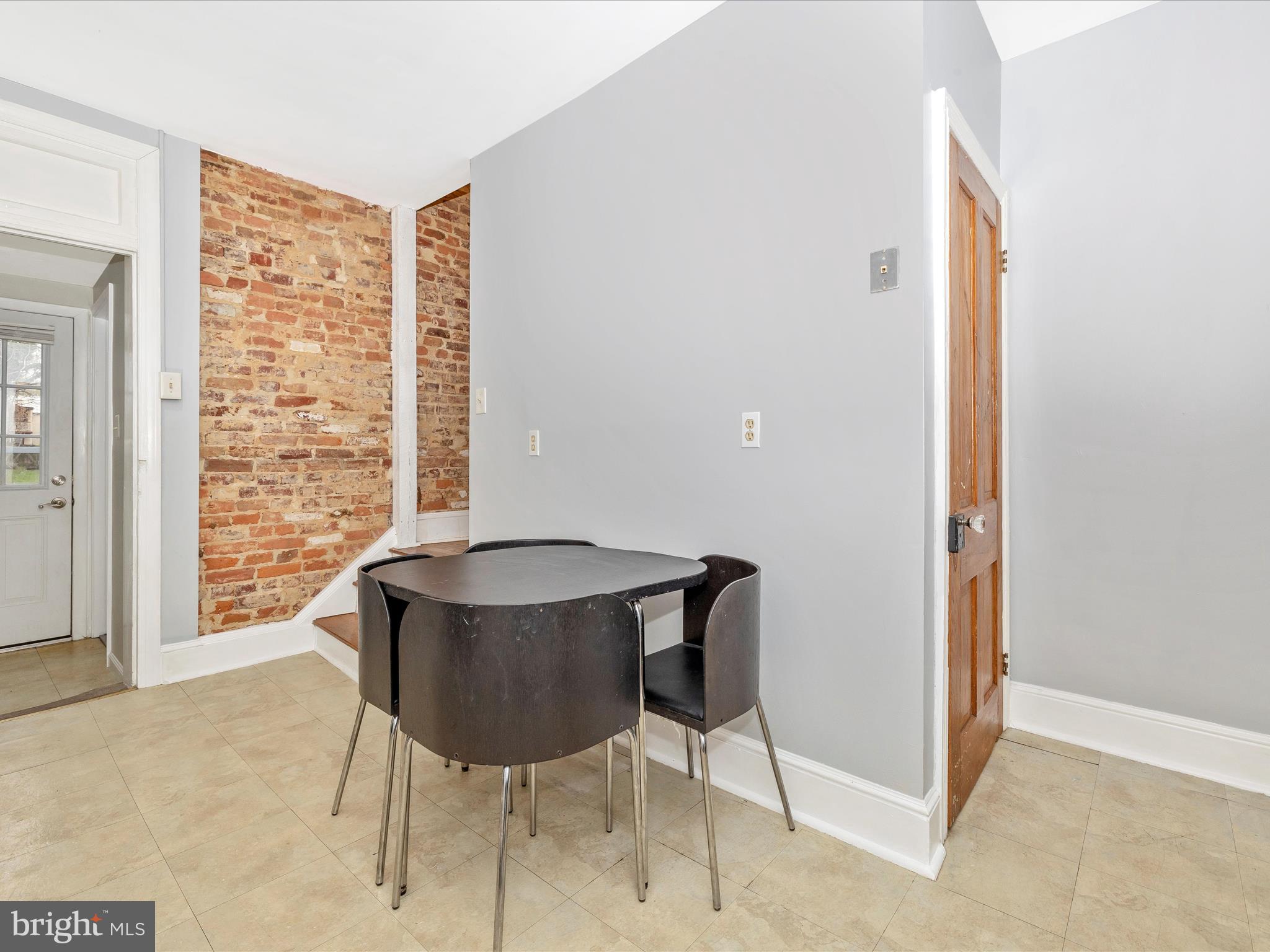 152 W ALL SAINTS ST