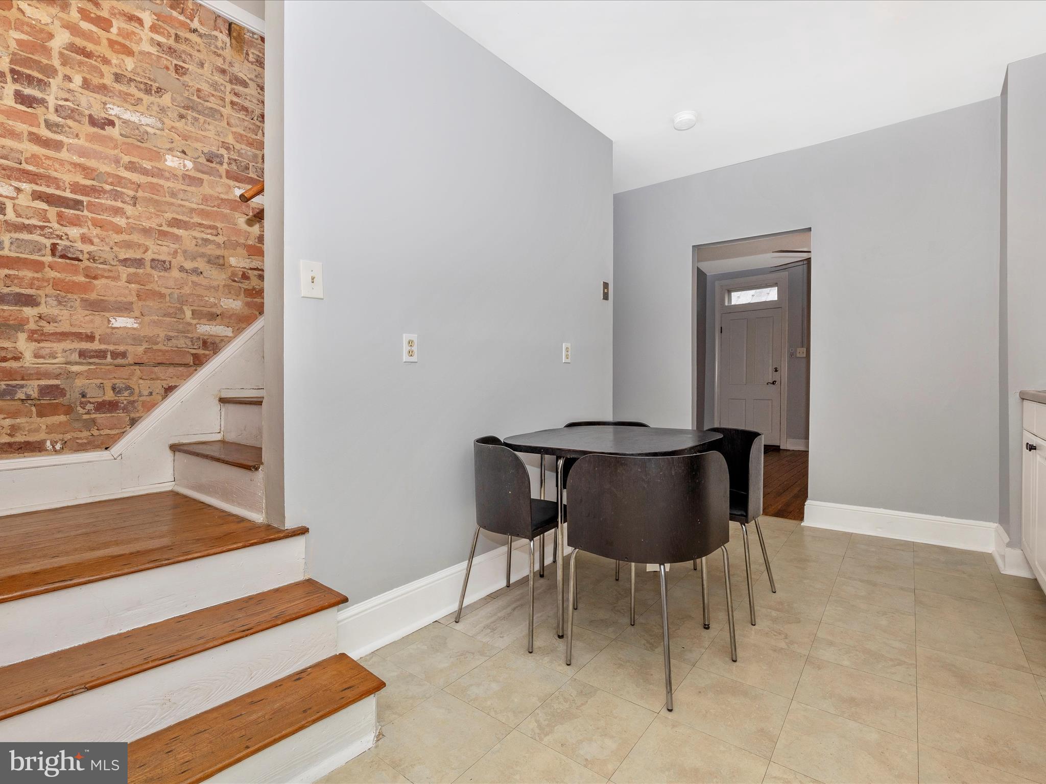 152 W ALL SAINTS ST