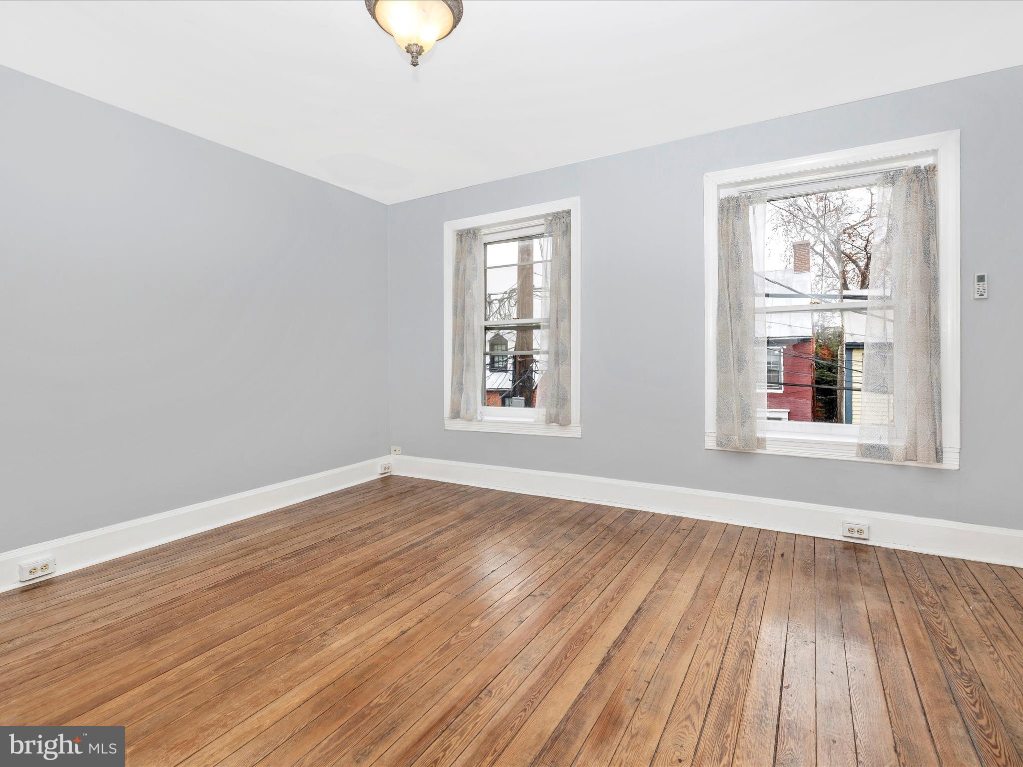 152 W ALL SAINTS ST