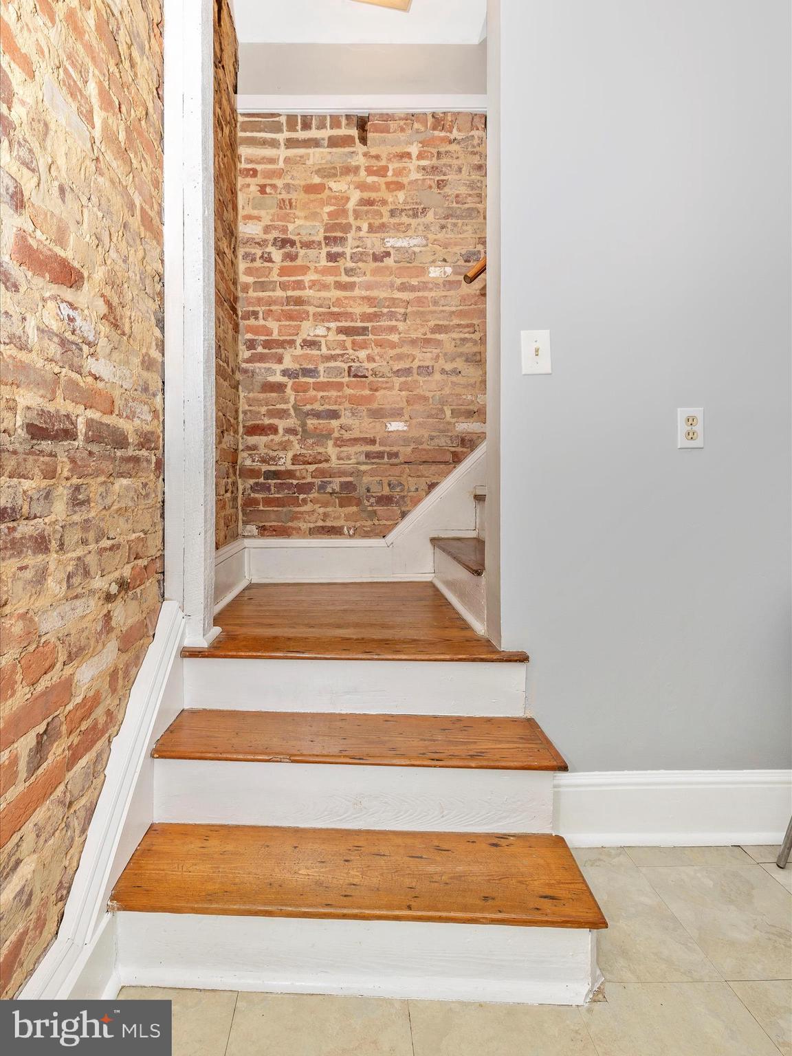 152 W ALL SAINTS ST