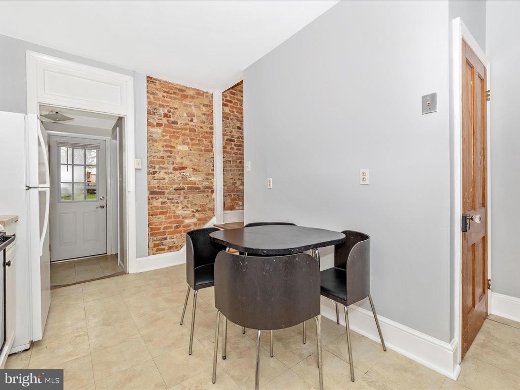 152 W ALL SAINTS ST