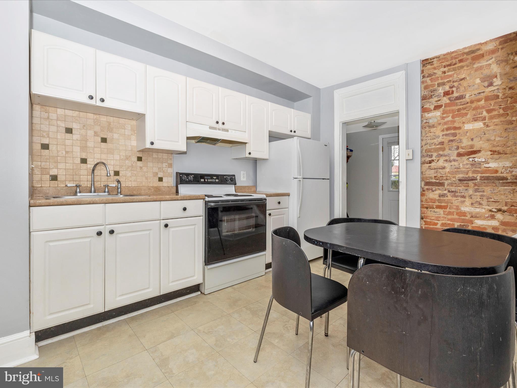152 W ALL SAINTS ST