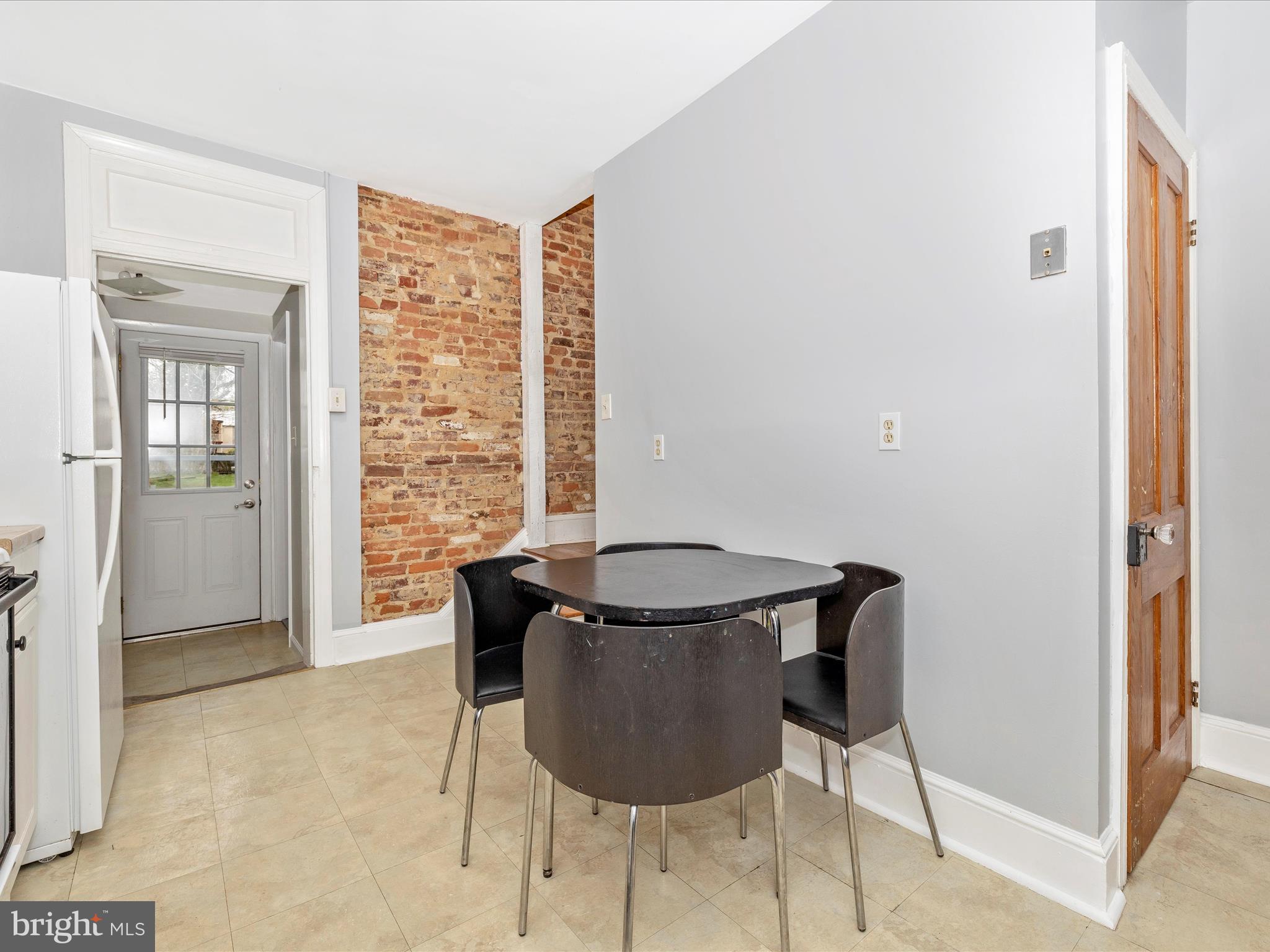 152 W ALL SAINTS ST