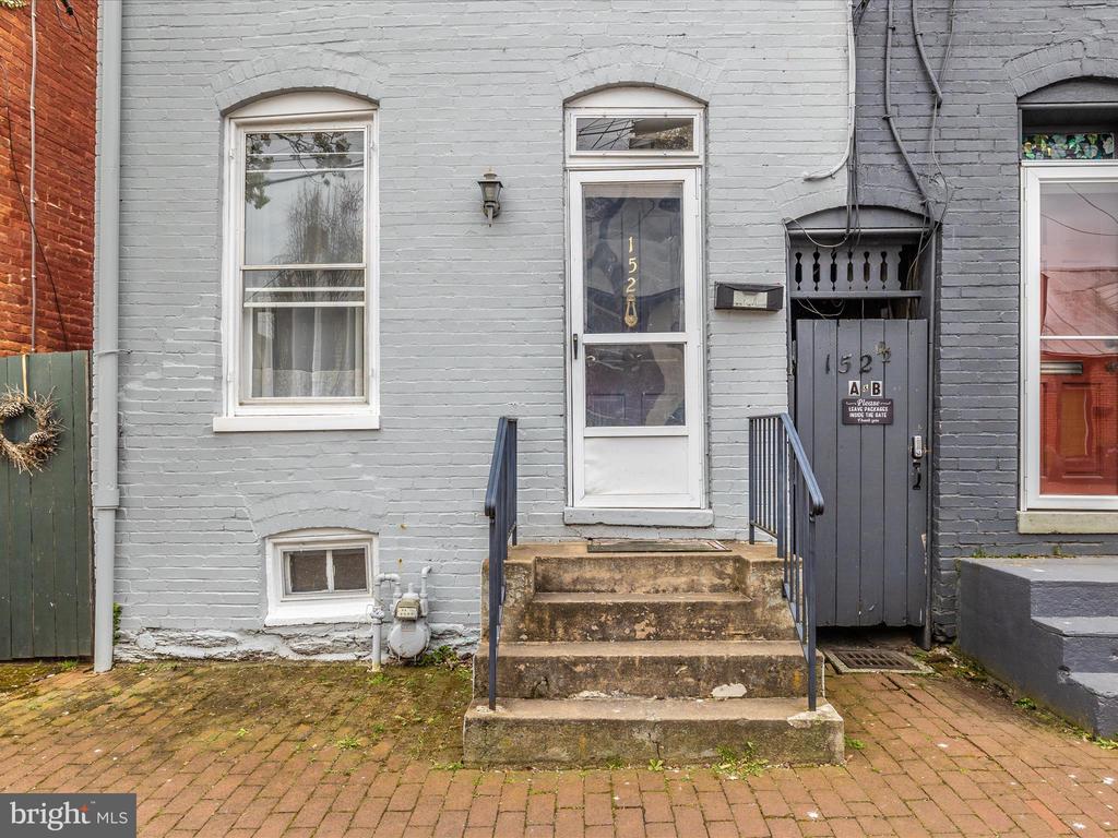 152 W ALL SAINTS ST