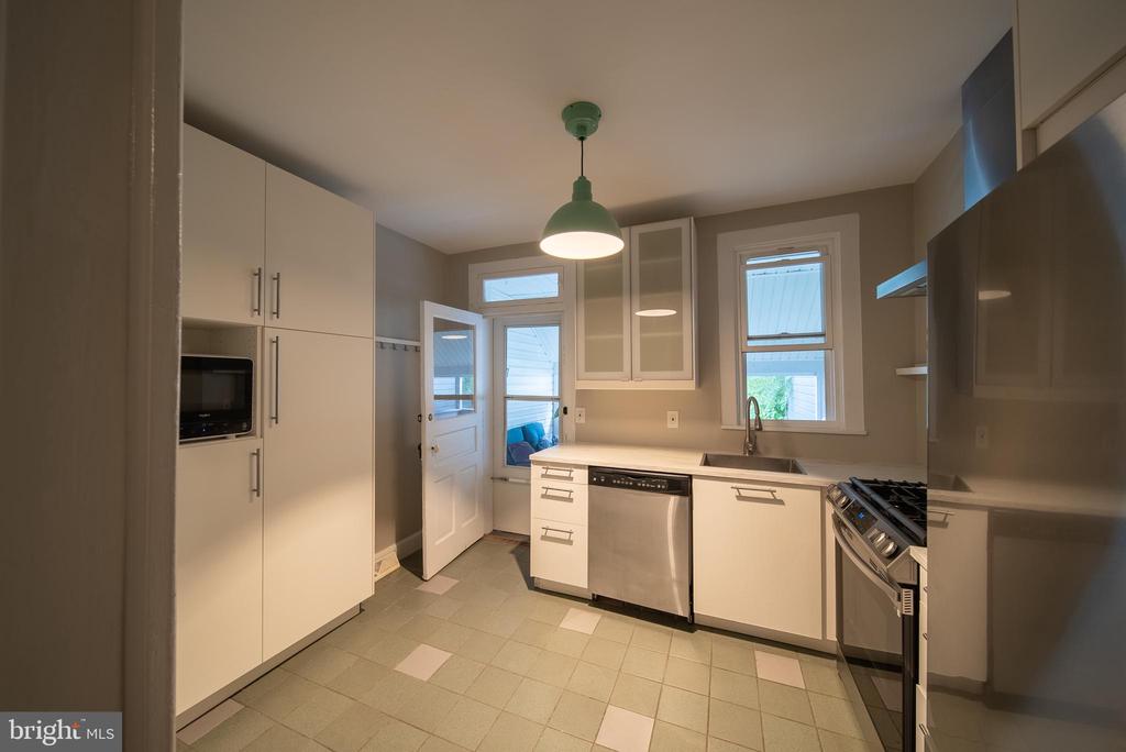 214 6TH STREET ST #214A