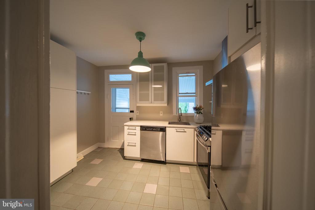 214 6TH STREET ST #214A