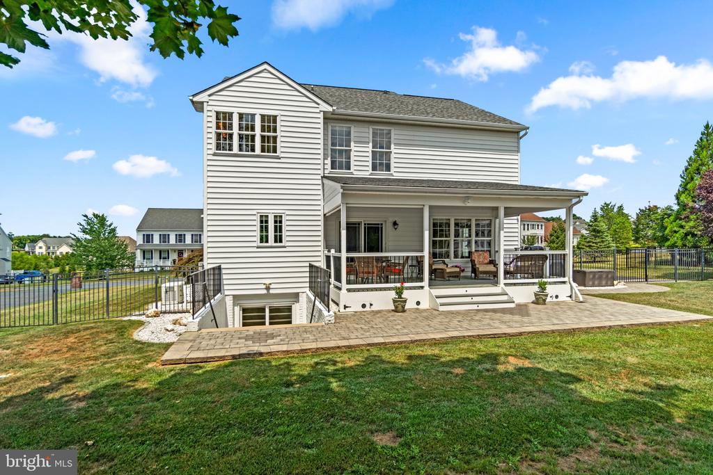303 Poultney Pl