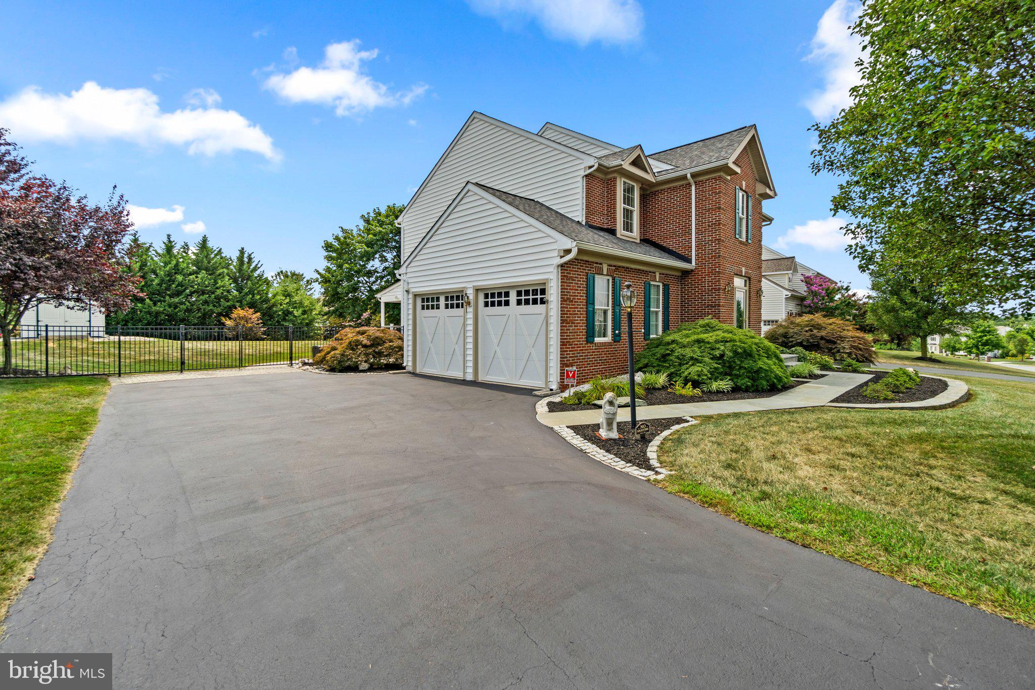 303 Poultney Pl