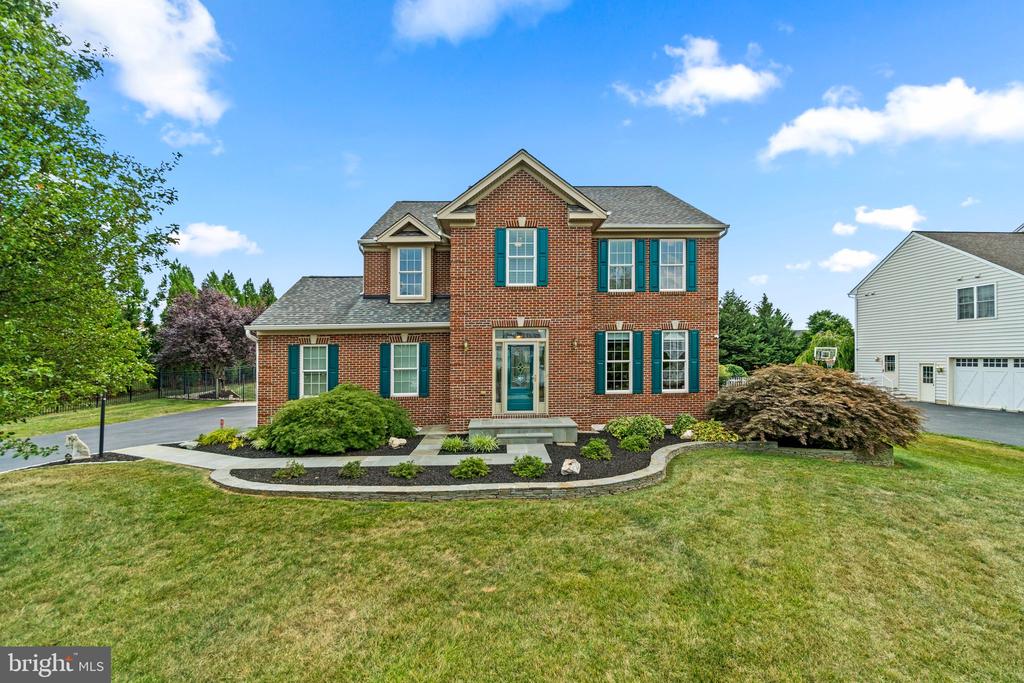 303 Poultney Pl